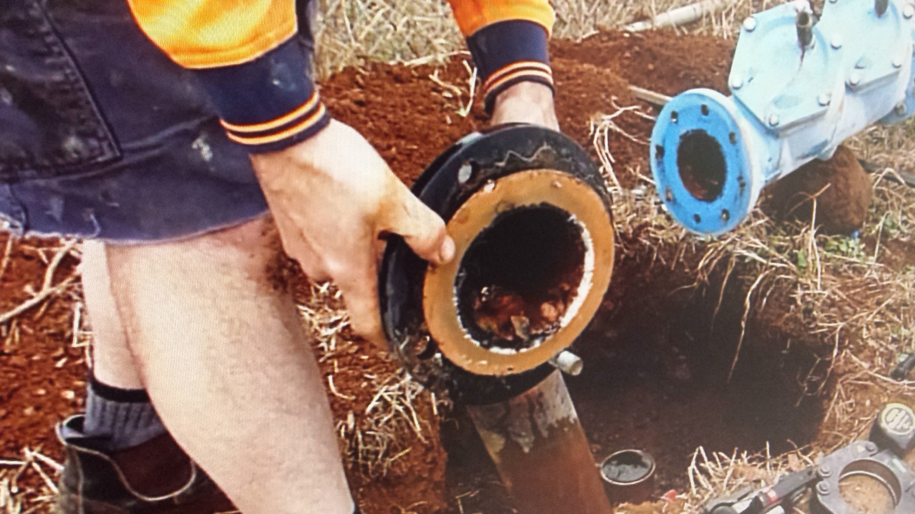 Large water-pipe repair work in the ground